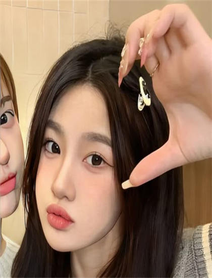 从剧情片角度解读《叛出宗门后九个师姐求我回归》：的人物塑造与情感表达 ——带你领略剧情片的魅力